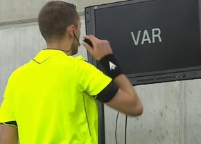 Intervenție VAR la Rakow - Craiova » Arbitrul i-a arătat cartonașul roșu