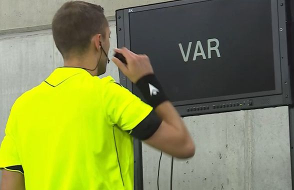 Intervenție VAR la Rakow - Craiova » Arbitrul i-a arătat cartonașul roșu