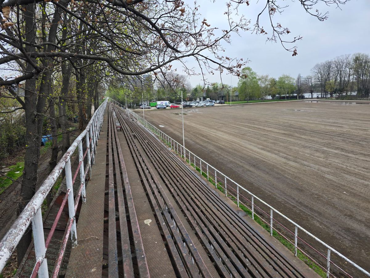 Cum arătau terenul și tribunele CCSS Tei, înainte de modernizare