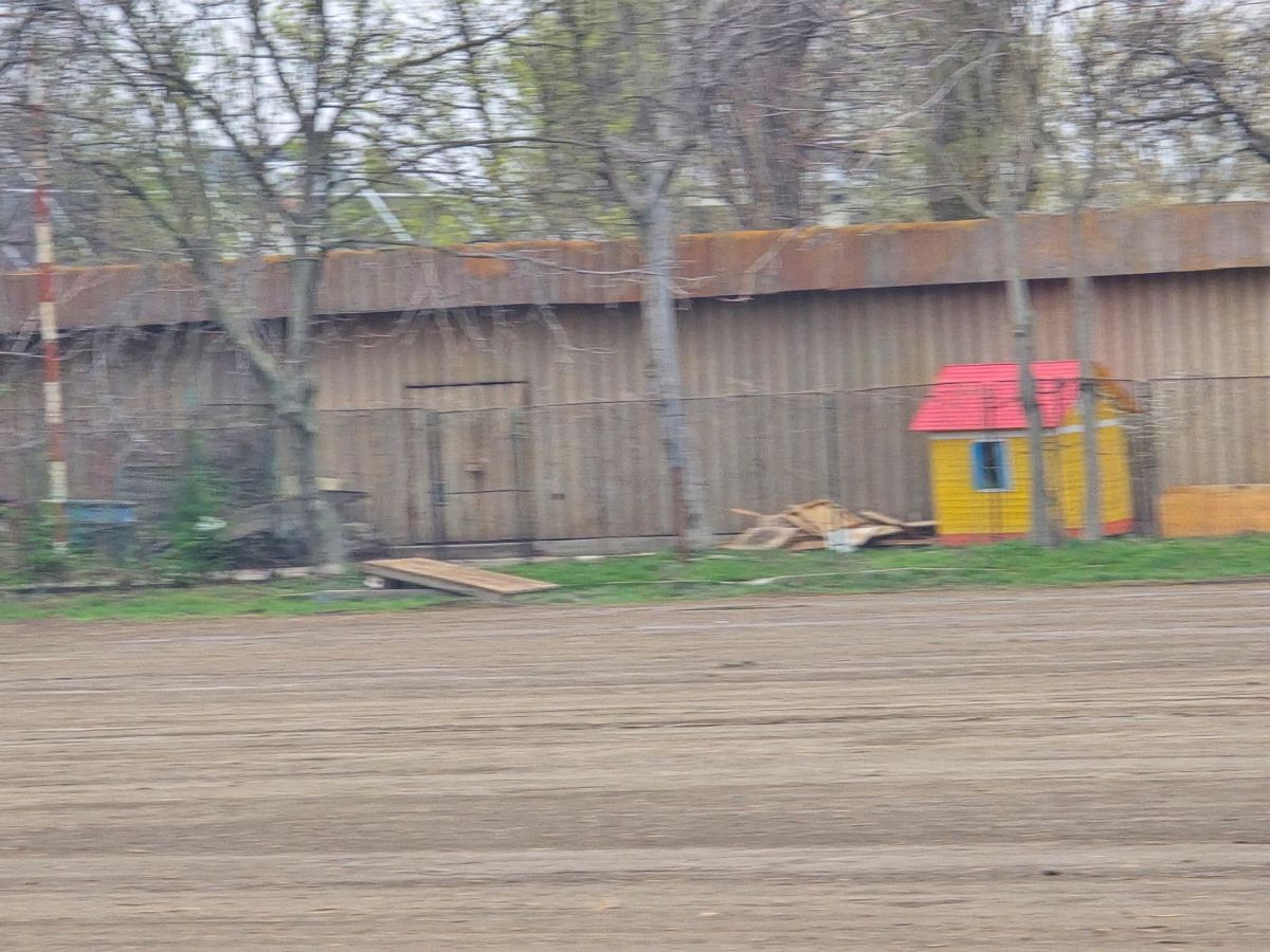 Scandal! Adrian Mutu și „Pescobar” sunt acuzați că administrează abuziv un teren din zona de lux a Capitalei: „S-au făcut stăpâni, nu cred că vom mai juca acolo”