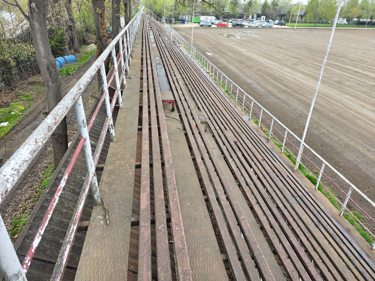 Scandal! Adrian Mutu și „Pescobar” sunt acuzați că administrează abuziv un teren din zona de lux a Capitalei: „S-au făcut stăpâni, nu cred că vom mai juca acolo”