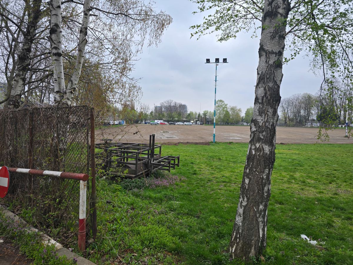 Cum arătau terenul și tribunele CCSS Tei, înainte de modernizare