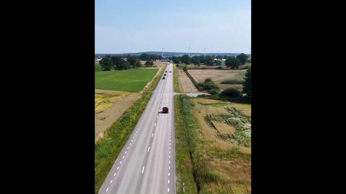 Stadionul Strandvallen și satul Hallevik din Suedia