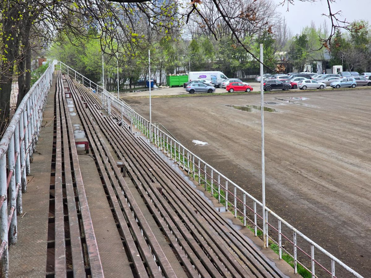 Cum arătau terenul și tribunele CCSS Tei, înainte de modernizare