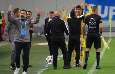 O voce critică a dinamoviștilor crește miza pentru podium și titlu: „Nu dă de Brazilia și de Argentina!” » Ironii la adresa FCSB: „Când n-are noroc, poate lua 3”