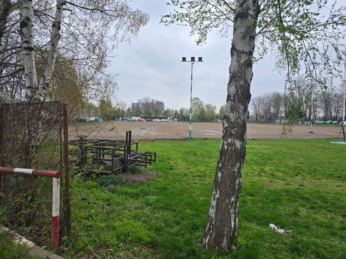 Cum arătau terenul și tribunele CCSS Tei, înainte de modernizare