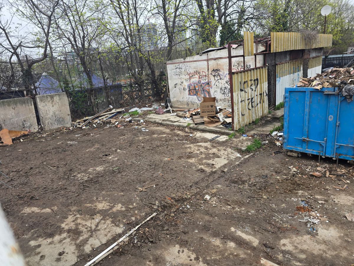 Scandal! Adrian Mutu și „Pescobar” sunt acuzați că administrează abuziv un teren din zona de lux a Capitalei: „S-au făcut stăpâni, nu cred că vom mai juca acolo”