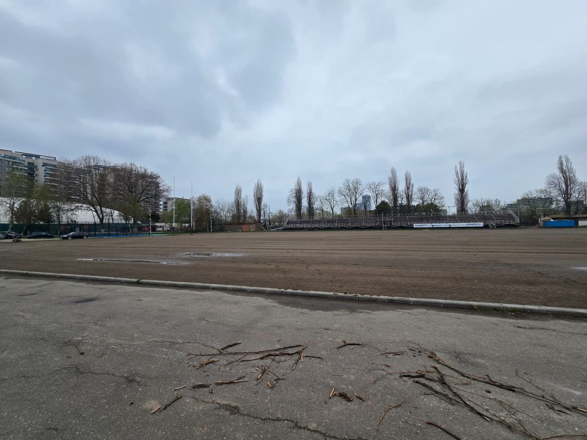 Cum arătau terenul și tribunele CCSS Tei, înainte de modernizare