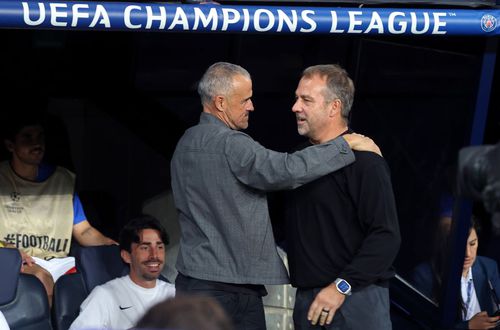 Luis Enrique îl consolează pe antrenorul Barcelonei, Hansi Flick / Foto: Imago