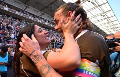 Soția jucătorului l-a devoalat: incredibil cine era personajul care-i critica bărbatul pe Instagram!