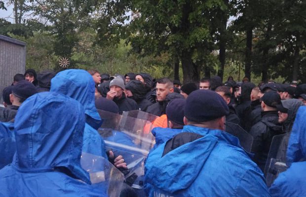 Bătaie între Jandarmerie și ultrașii radicali elvețieni înainte de FCSB - Young Boys » Forțele de ordine au folosit gaze lacrimogene