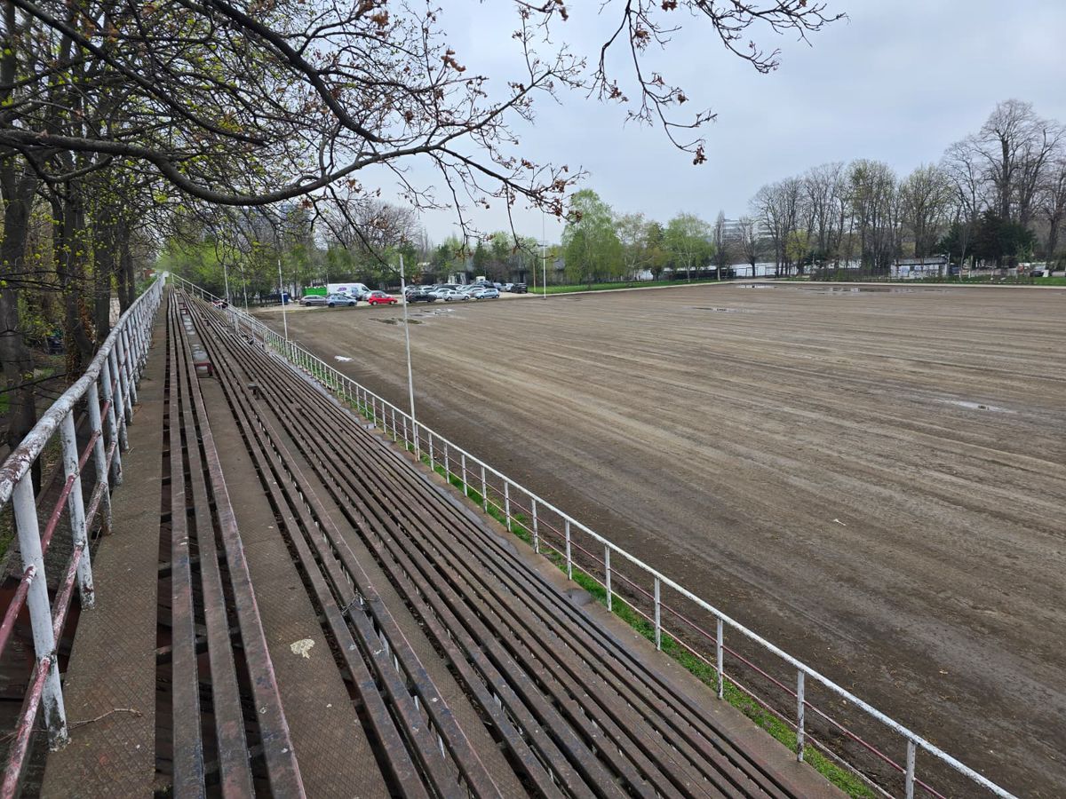 Cum arătau terenul și tribunele CCSS Tei, înainte de modernizare