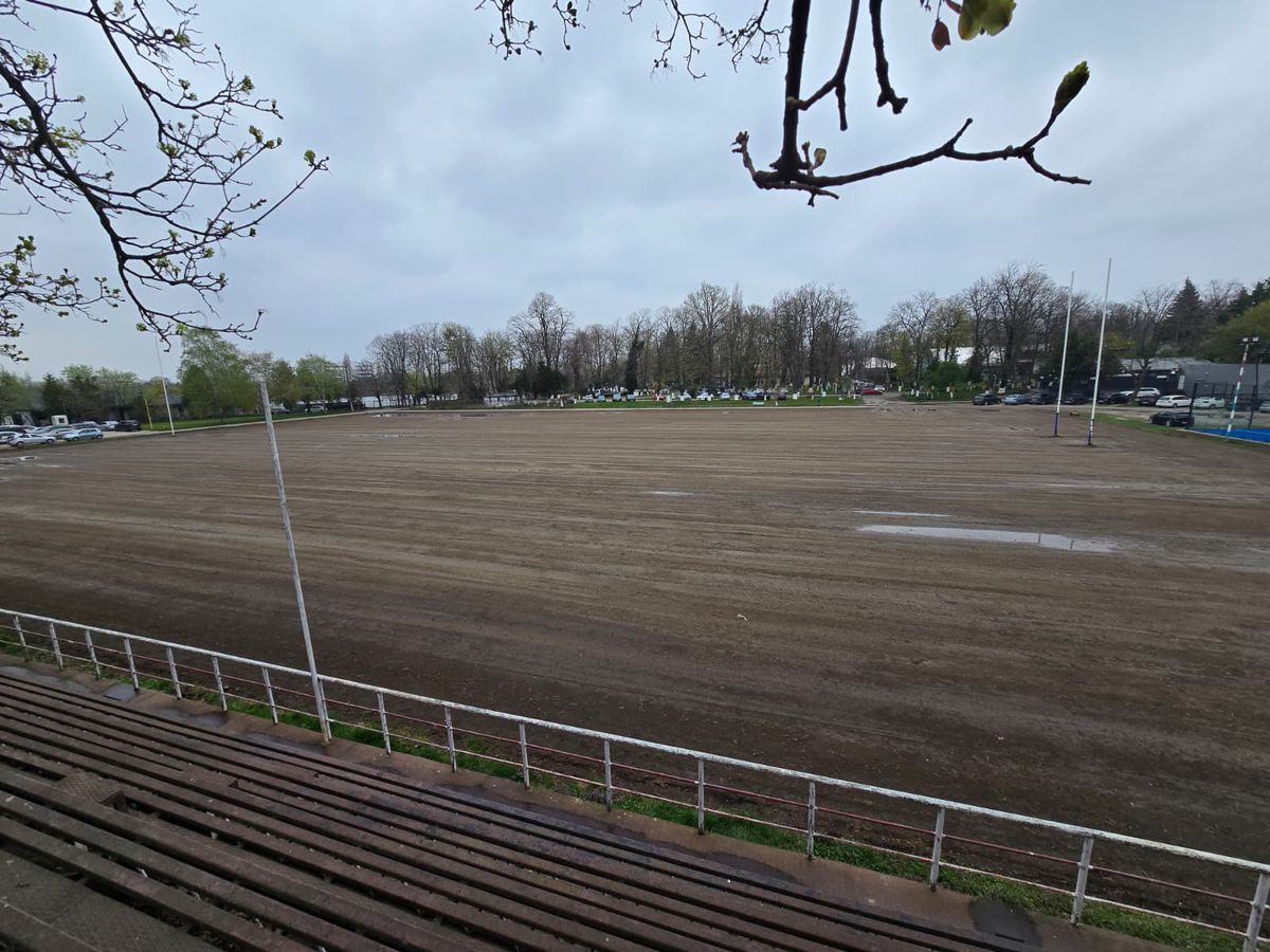 Cum arătau terenul și tribunele CCSS Tei, înainte de modernizare