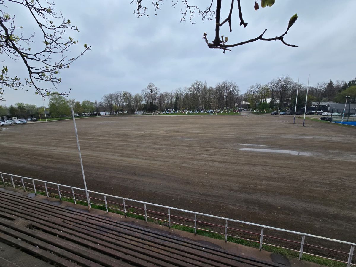 Cum arătau terenul și tribunele CCSS Tei, înainte de modernizare