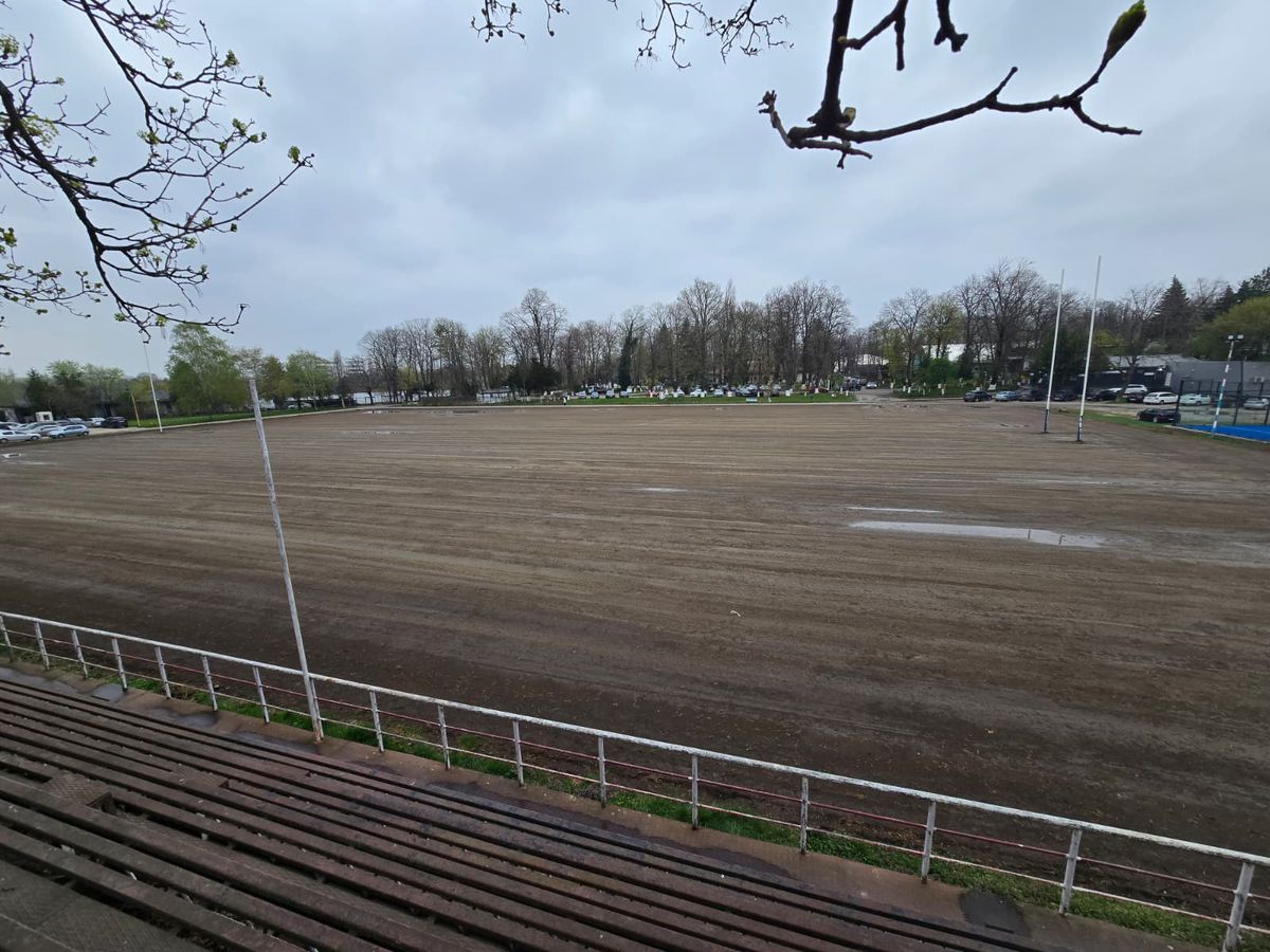 Cum arătau terenul și tribunele CCSS Tei, înainte de modernizare
