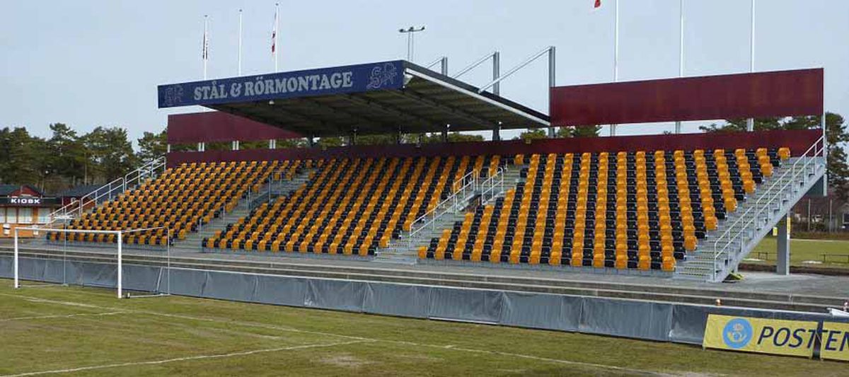 Stadionul Strandvallen și satul Hallevik din Suedia