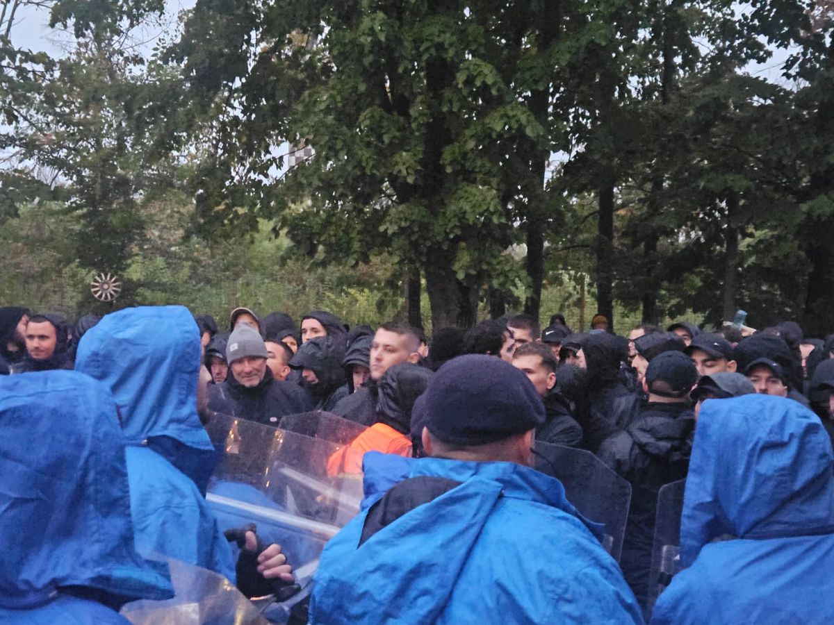 Bătaie între Jandarmerie și ultrașii radicali elvețieni înainte de FCSB - Young Boys » Forțele de ordine au folosit gaze lacrimogene