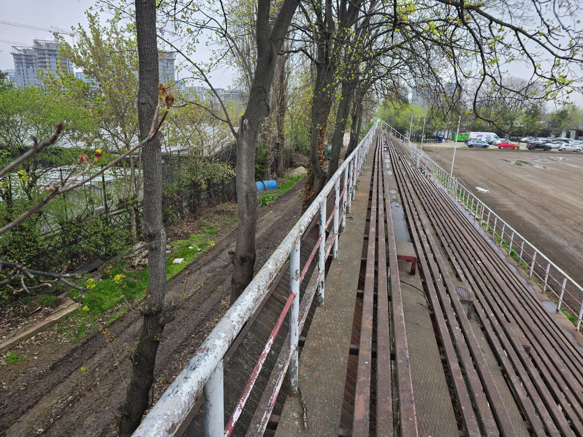 Cum arătau terenul și tribunele CCSS Tei, înainte de modernizare