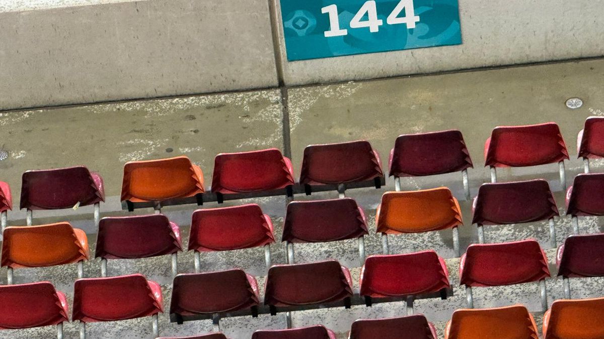 Imagini uluitoare de la Arena Națională înainte de FCSB - Young Boys » Ploaia s-a infiltrat prin tavanul lojilor