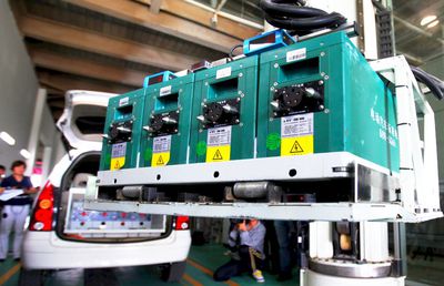 Câștigătorul Nobelului pentru chimie, anunț de cotitură: „Mașinile electrice se vor ieftini simțitor” » Care e condiția + ce prevede pe următorii 10 ani