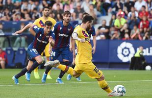 LEVANTE - BARCELONA 3-1 // FOTO Unde e VAR-ul? Barcelona a primit în mod eronat un penalty, faza fiind precedată de un ofsaid evident!