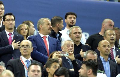 Declarații incredibile despre CFR Cluj » Un greu din PSD s-ar implica la echipă: „Dan Petrescu e sub presiune!”