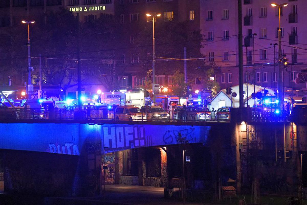 Atac terorist la Viena. Doi morți, 15 răniți » Cancelarul Austriei: „Un atac terorist dezgustător”