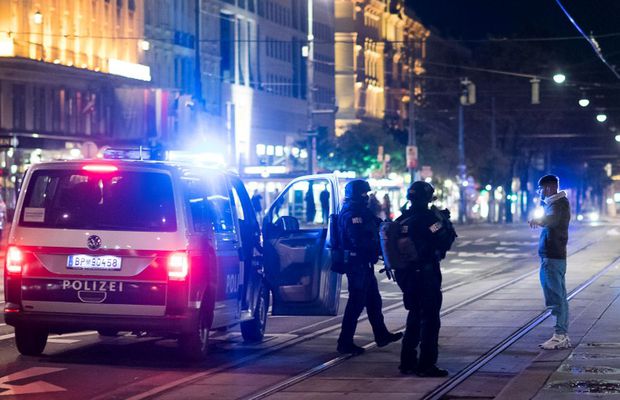 Atac terorist la Viena. Doi morți, 15 răniți » Cancelarul Austriei: „Un atac terorist dezgustător”