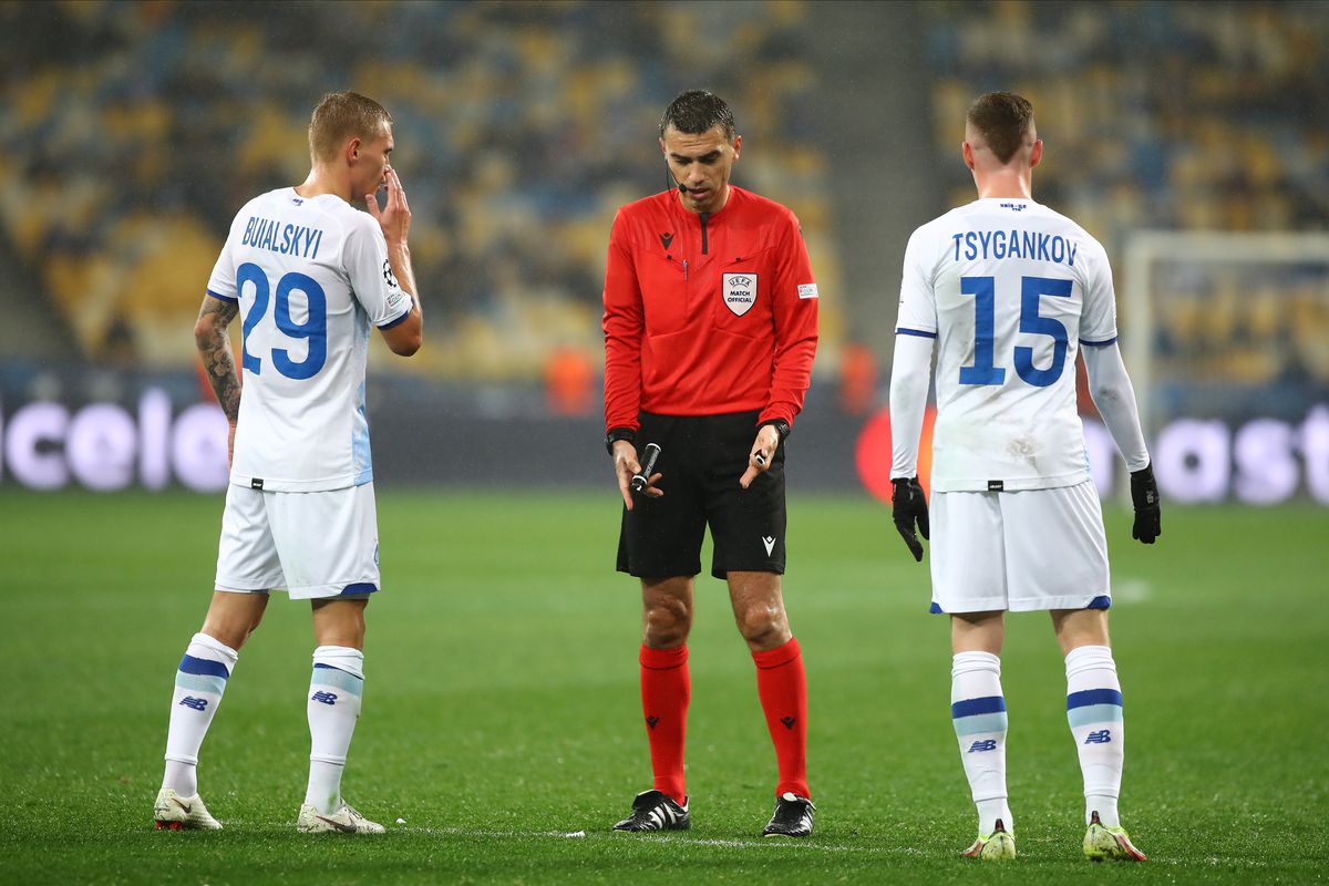 10 lucruri care nu s-au văzut la TV în Dinamo Kiev – Barcelona » Moment inedit între puștii catalani + ce semn i-a făcut Hațegan lui Lucescu