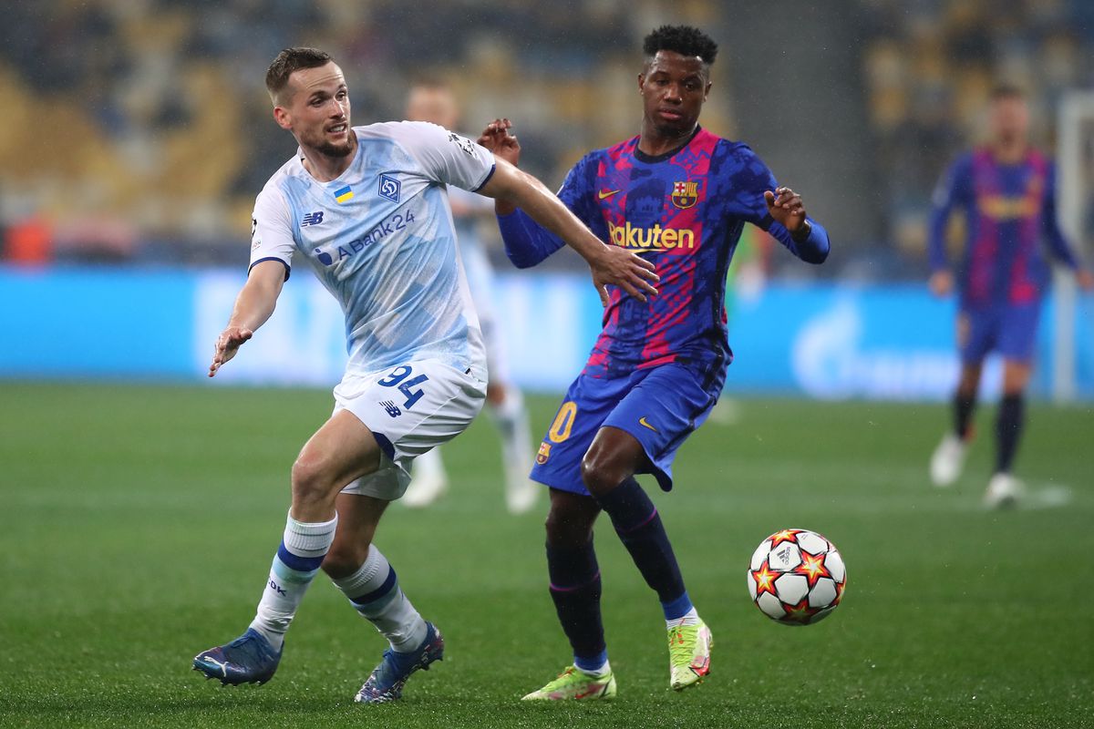 10 lucruri care nu s-au văzut la TV în Dinamo Kiev – Barcelona » Moment inedit între puștii catalani + ce semn i-a făcut Hațegan lui Lucescu