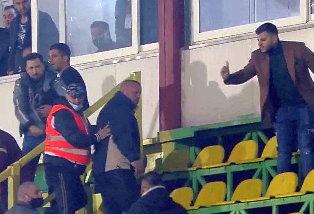 Ce riscă FCU Craiova după incidentele din meciul cu Rapid » Oltenii nu sunt la prima abatere