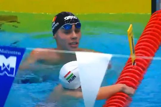 Campionatele Europene de nataţie în bazin scurt au debutat astăzi la Kazan, în Rusia. David Popovici (17 ani) și-a compromis șansele în calificările de la 400m liber din cauza unei greșeli copilărești.