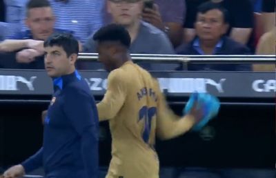 Ansu Fati s-a enervat, după ce a fost schimbat de Xavi: „Chiar am fost cel mai slab?!”