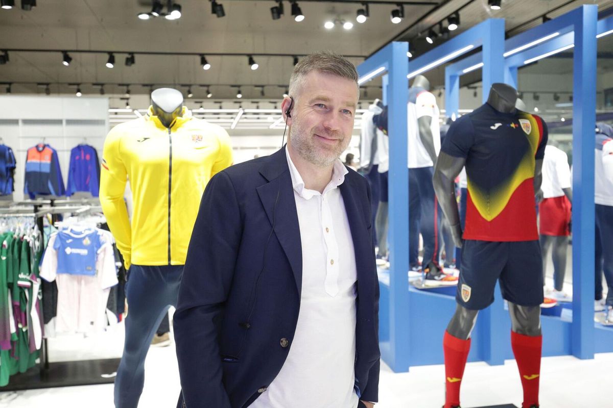 FOTO Burleanu a semnat azi noua înțelegere » FRF, contract pe 4 ani