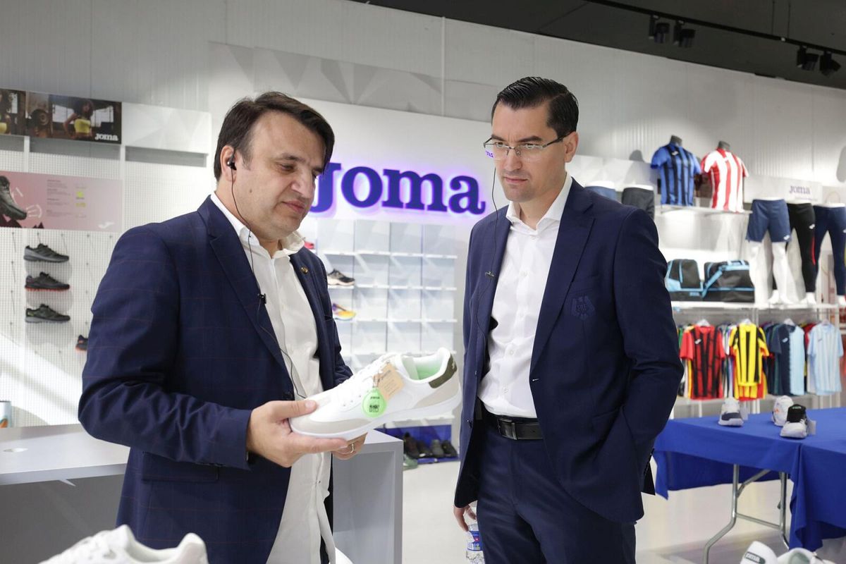 FOTO Burleanu a semnat azi noua înțelegere » FRF, contract pe 4 ani