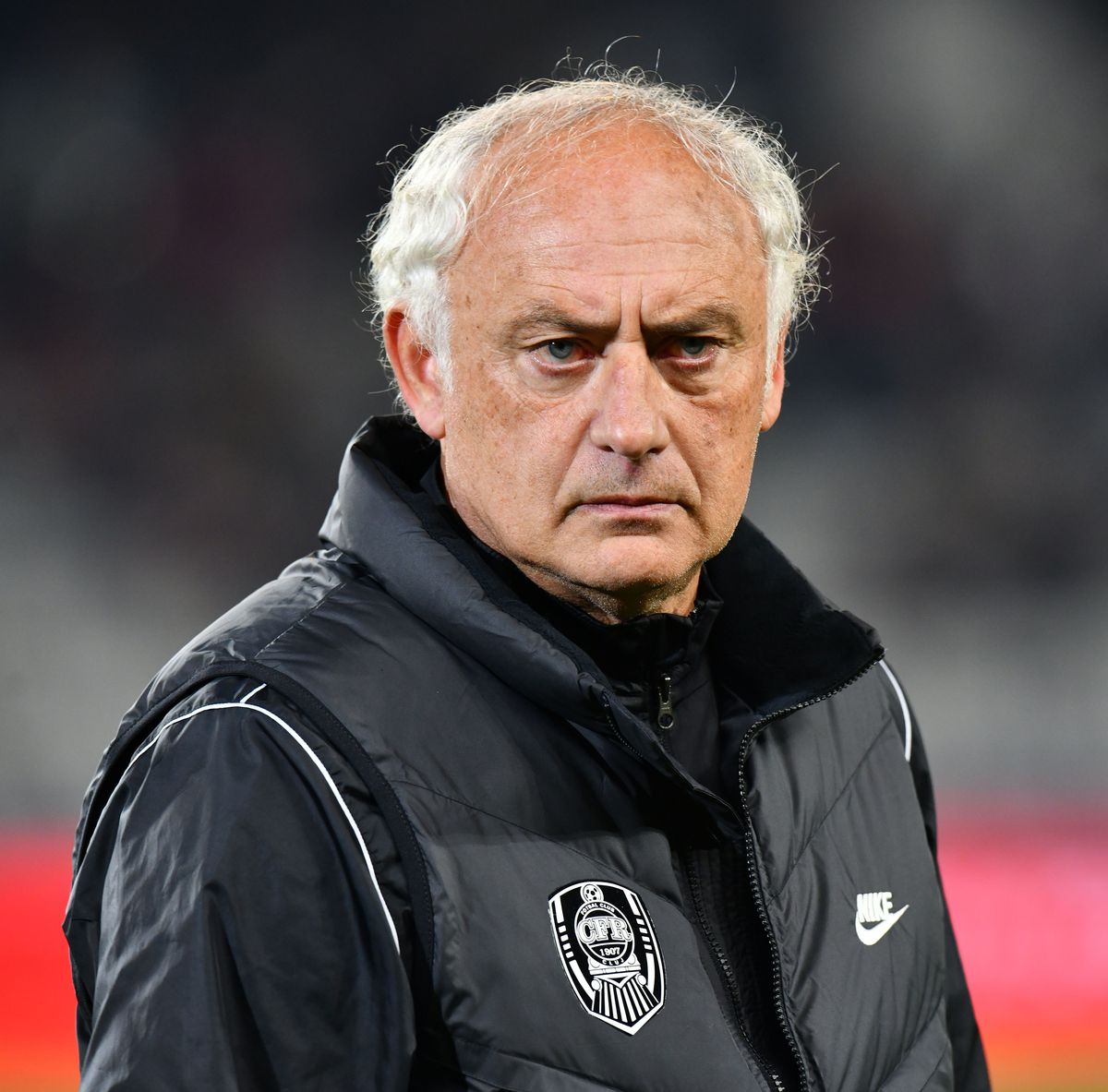 Atmosferă de UNTOLD la derby-ul Clujului: artificii, torțe, scenografie și un vibe de clasă