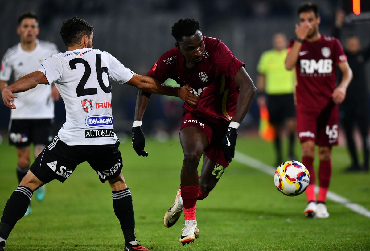 Atmosferă de UNTOLD la derby-ul Clujului: artificii, torțe, scenografie și un vibe de clasă