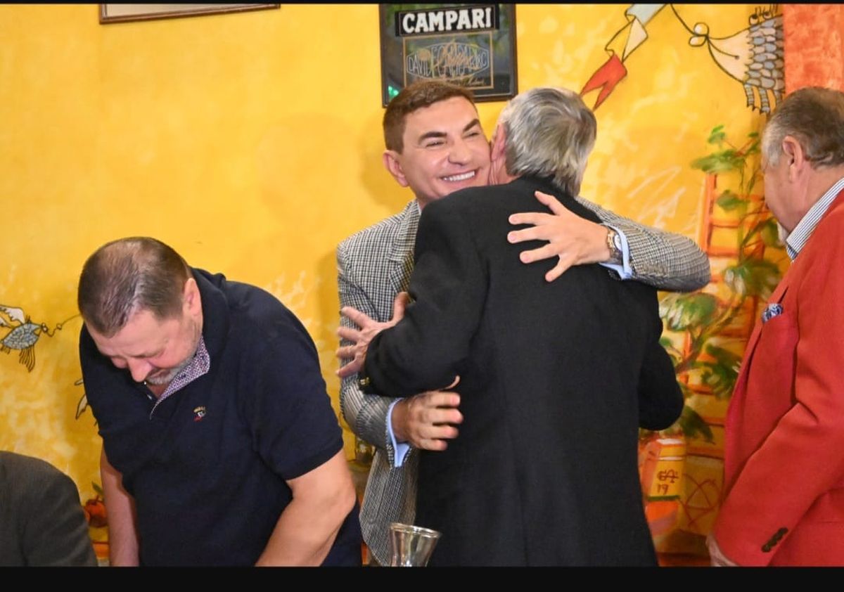 Imagini spectaculoase la 40 ani de când Dinamo o elimina pe Hamburg: legendele clubului și Borcea au făcut furori la evenimentul organizat de Țălnar