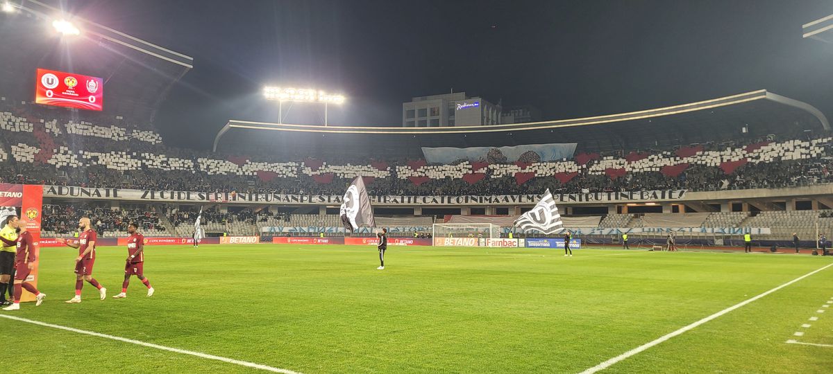 Atmosferă de UNTOLD la derby-ul Clujului: artificii, torțe, scenografie și un vibe de clasă