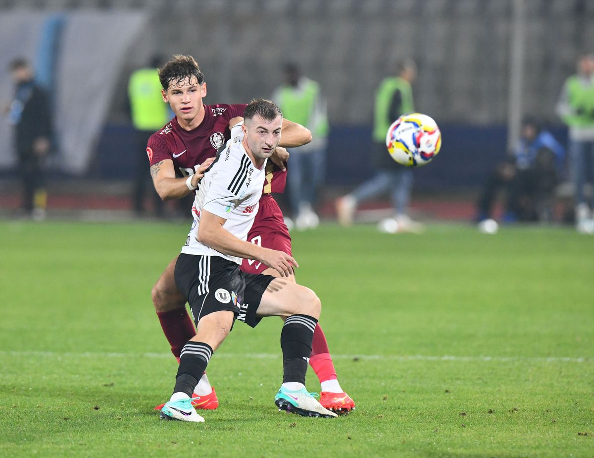 Atmosferă de UNTOLD la derby-ul Clujului: artificii, torțe, scenografie și un vibe de clasă