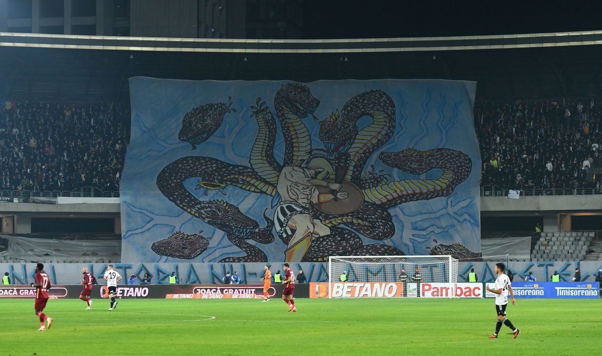 Atmosferă de UNTOLD la derby-ul Clujului: artificii, torțe, scenografie și un vibe de clasă