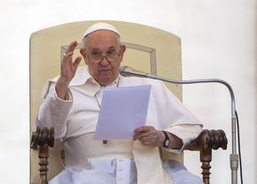 Nu se așteptau! Cum a răspuns Papa Francisc provocării lansate în direct: „Pe cine preferați, Maradona sau Messi?”