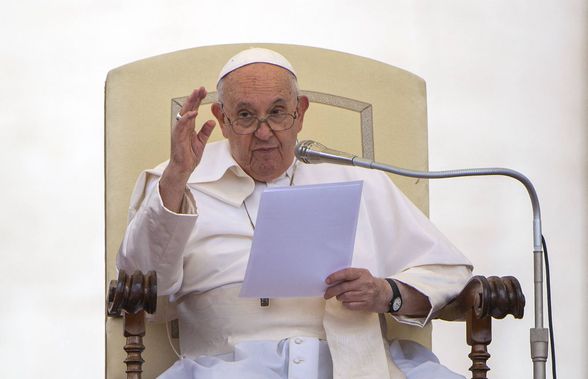 Nu se așteptau! Cum a răspuns Papa Francisc provocării lansate în direct: „Pe cine preferați, Maradona sau Messi?”