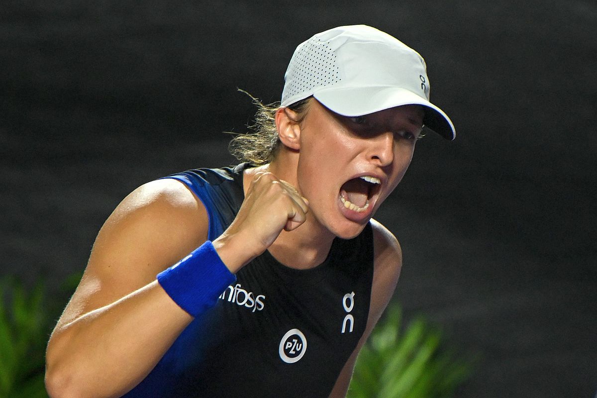 Iga Swiatek nu a avut milă de rivala ei! I-a lăsat doar 5 game-uri în duelul zilei la Turneul Campioanelor