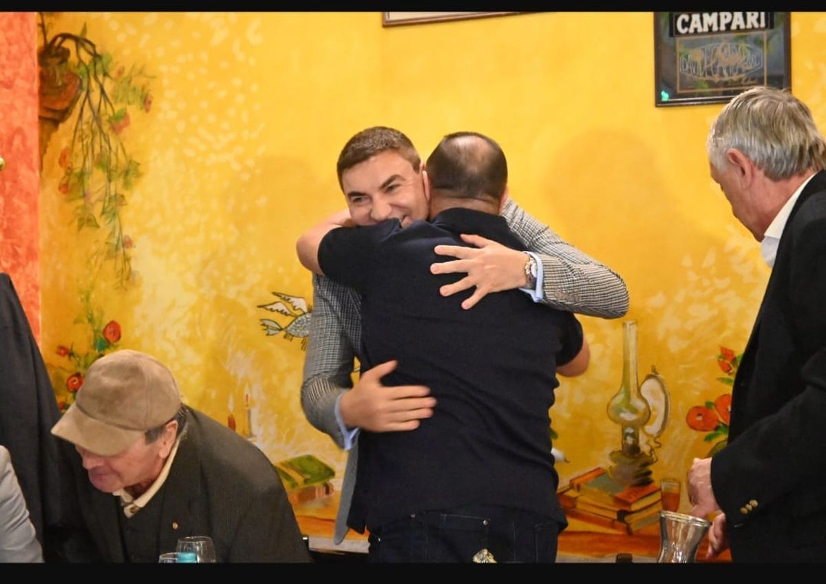 O, tempora! Imagini spectaculoase la 40 ani de când Dinamo o elimina pe Hamburg: legendele clubului și Borcea au făcut furori la evenimentul organizat de Țălnar