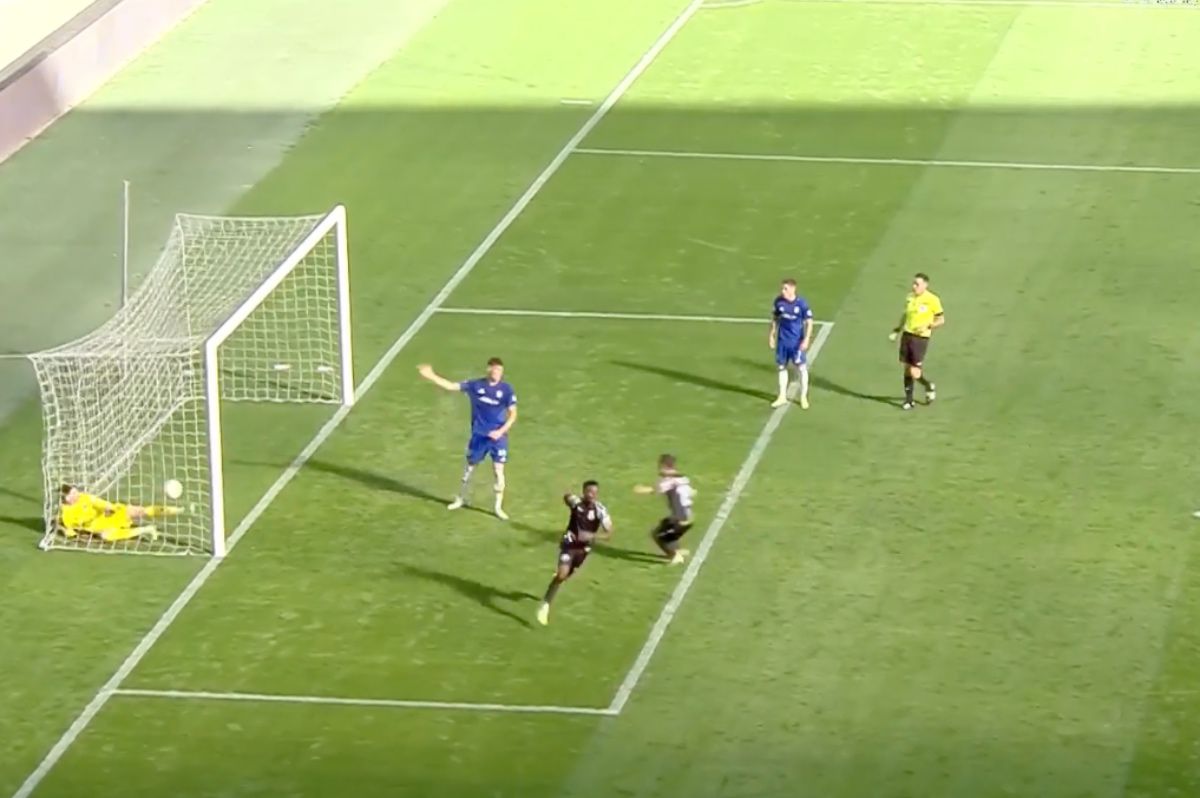 Autogol caraghios la FCU Craiova - Ceahlăul