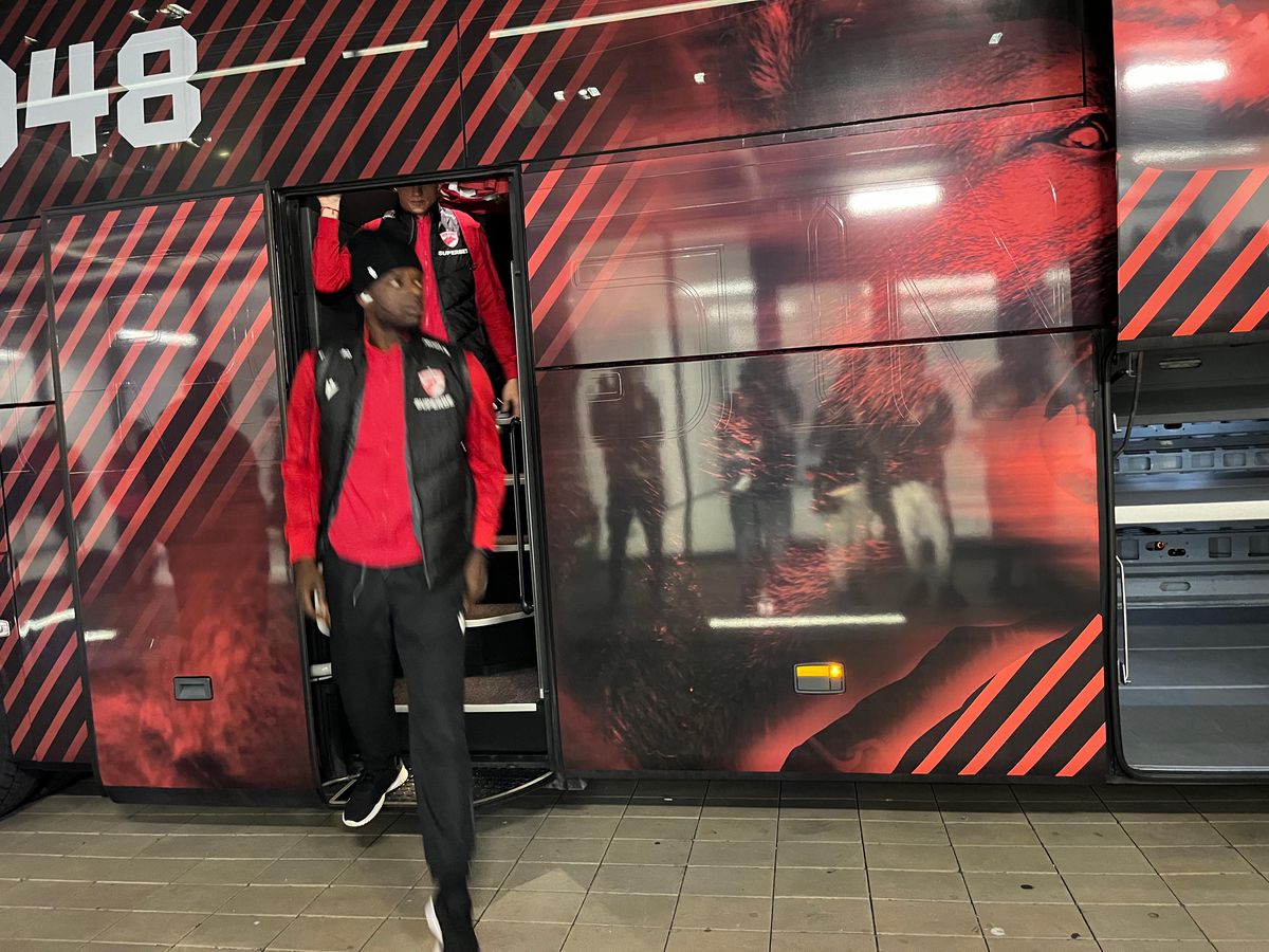 Dinamo - UTA 1-0 » Politic, câine de rasă! Golul de generic al lui Dennis aduce victoria unui Dinamo modest în repriza a doua! „Câinii” sunt acum pe 2