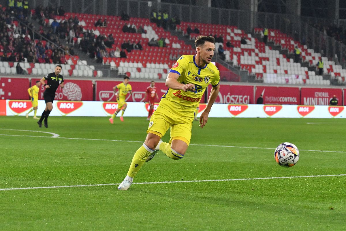 Florin Stîngă și-a „turnat cenușă în cap”, după ce Petrolul a pierdut două puncte cu doi oameni în plus: „Doborâți mental”