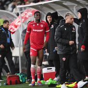 Josue Homawoo, accidentat în Dinamo - UTA Arad, foto: Eduard Vînătoru