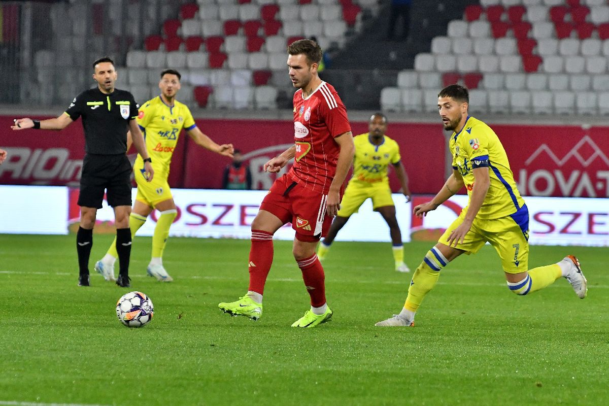 Florin Stîngă și-a „turnat cenușă în cap”, după ce Petrolul a pierdut două puncte cu doi oameni în plus: „Doborâți mental”